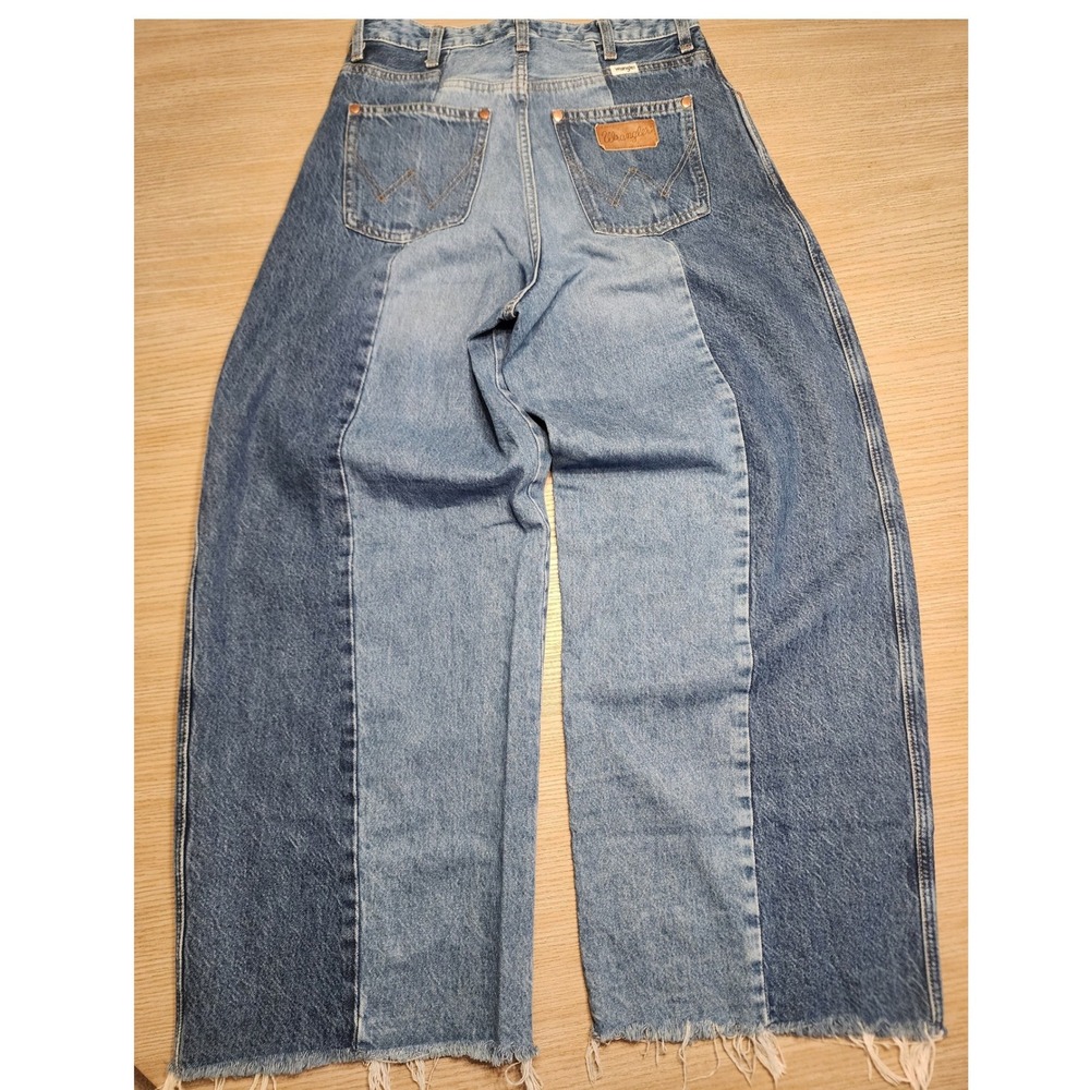 Anthrogologie Wrangler Cowboy High-Rise Seamed Barrel Jeans. Y2K
Boho western